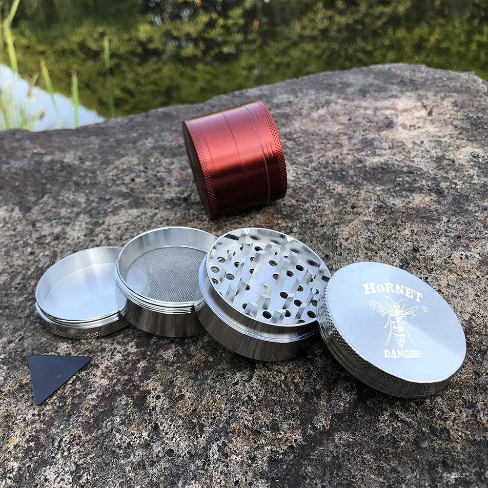 HORNET Metal Herb Grinder With Pollen Catcher Tray 56MM 4 Piece Razor-Sharp Teeth Zinc Alloy Smoking Herb Grinders