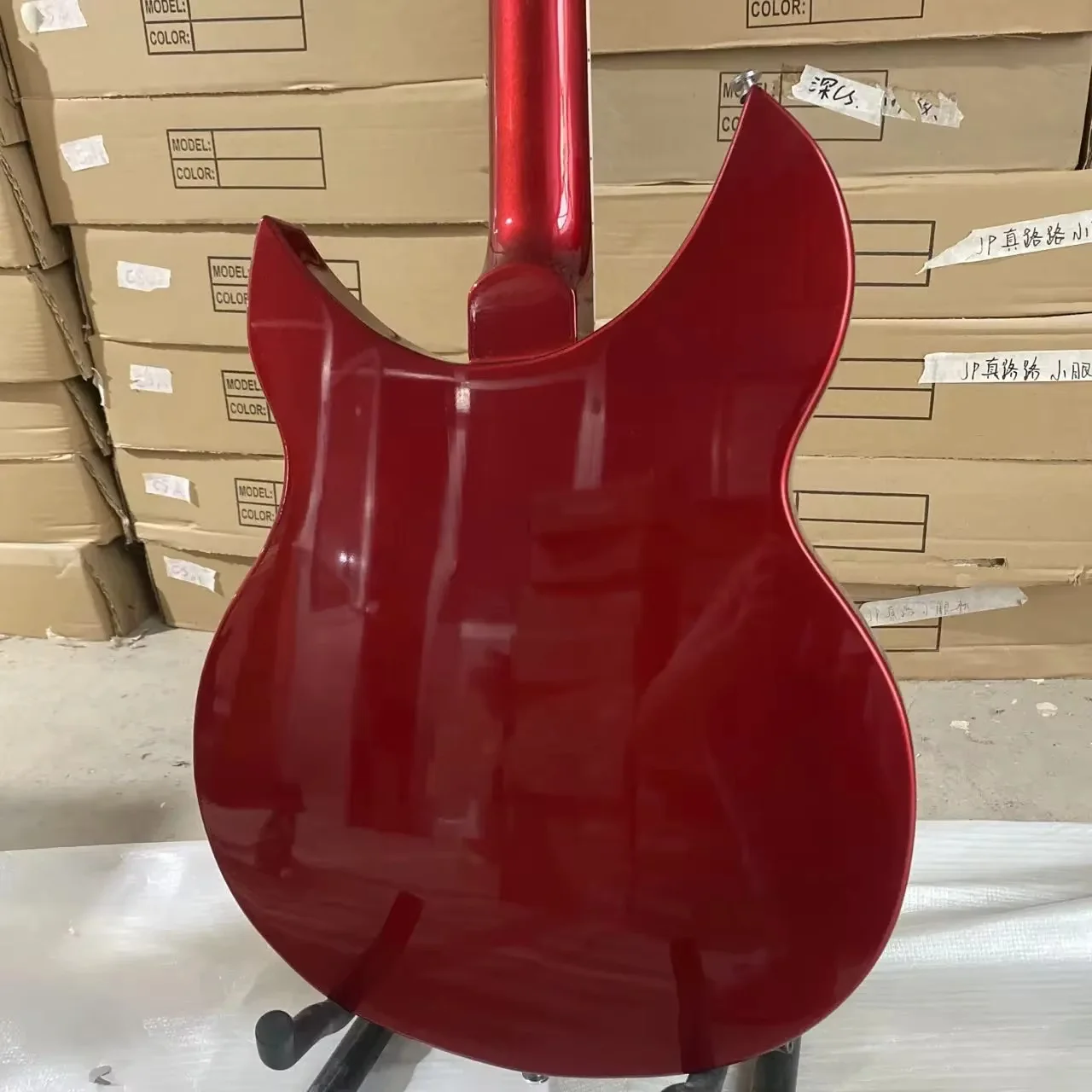 High Sound Quality 330 Red White Electric Guitar Rosewood Fingerboard Mahogany Body 24 Tone Position Free Transportation