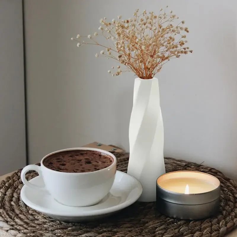 モダンで壊れない装飾花瓶、造花、フェイクフラワー用 - 簡潔なデザインの丈夫なPE製花瓶