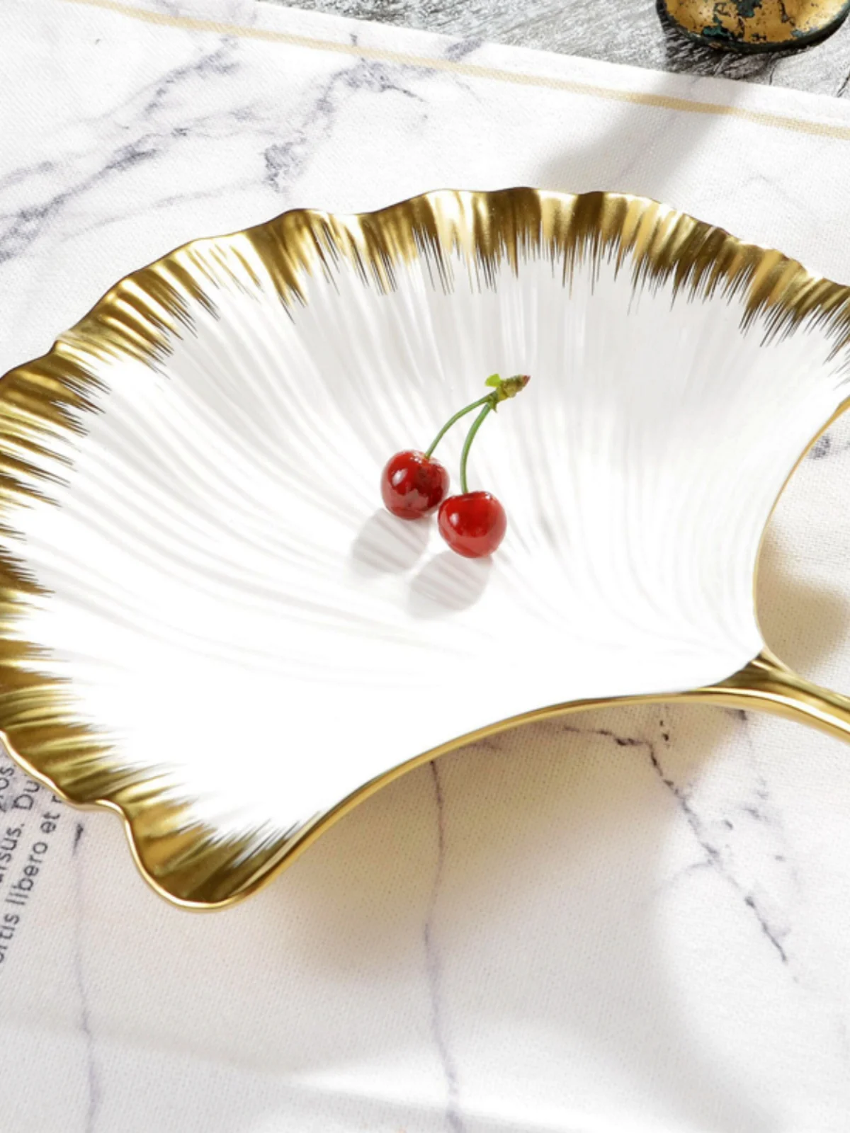 

European Light Luxury Craft Ceramic Plating Apricot Leaf Dining Plate Club Hall Afternoon Tea Cake Plate Fruit Plate