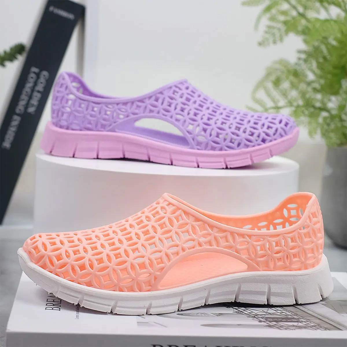 2023 New arrive women latex sandals hole slippers couple sandals mules and clogs garden shoes for women breathable beach shoes