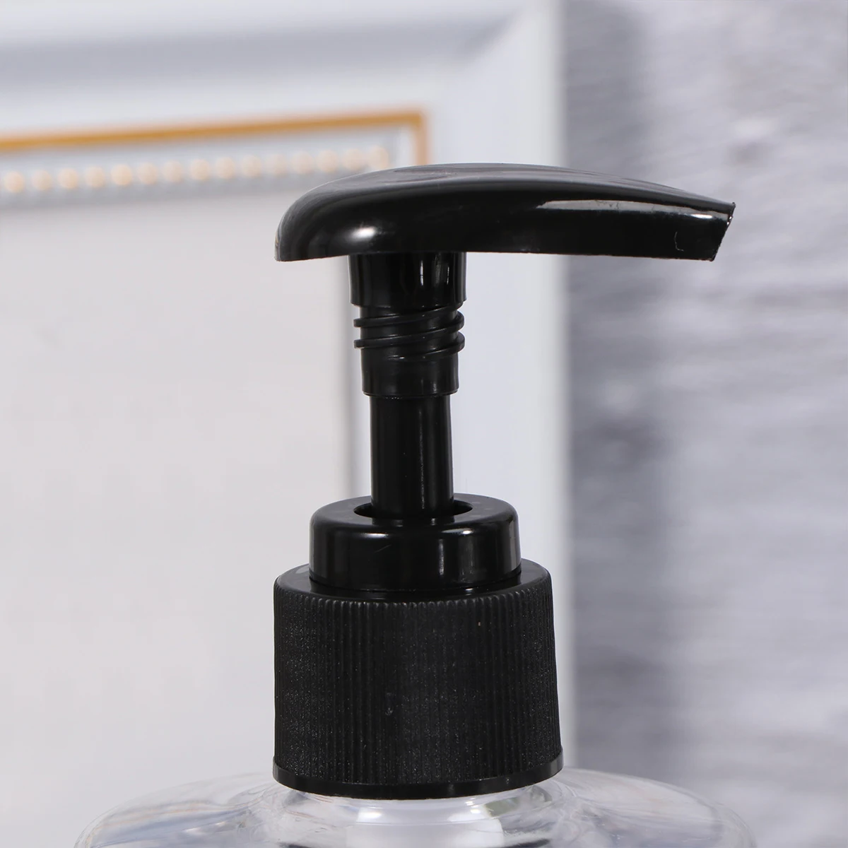 

2Pcs Transparent Plastic Bottles Large Capacity Simple Storage Space-Saving Lotion Shampoo Container Pump Head Random Color