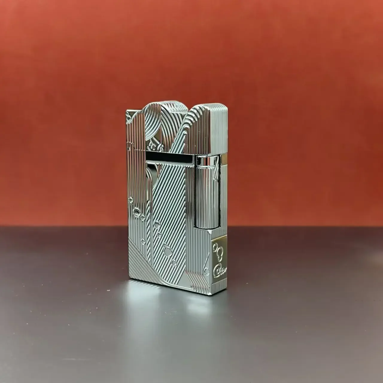 

High-end Exquisite Mermaid Brass Kerosiene Lighter, Crisp Sound, Retro Personality Grinding Wheel Side Slip Ignition