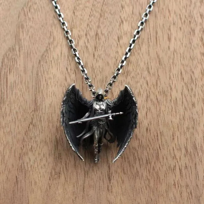 

Archangel Michael Ruling Necklace European Retro Fashion Necklace Game Animation Birthday Gift