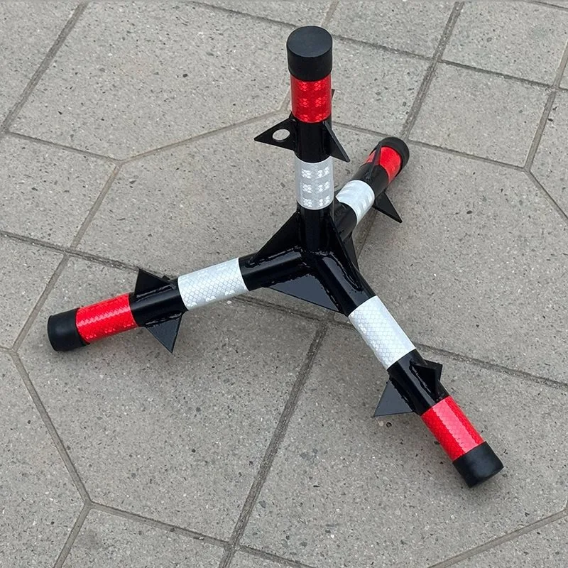 

Heavy Duty Triangle Reflective Roadblock Anti-Collision Vehicle Stopper Spiked Barrier For Public Area Security