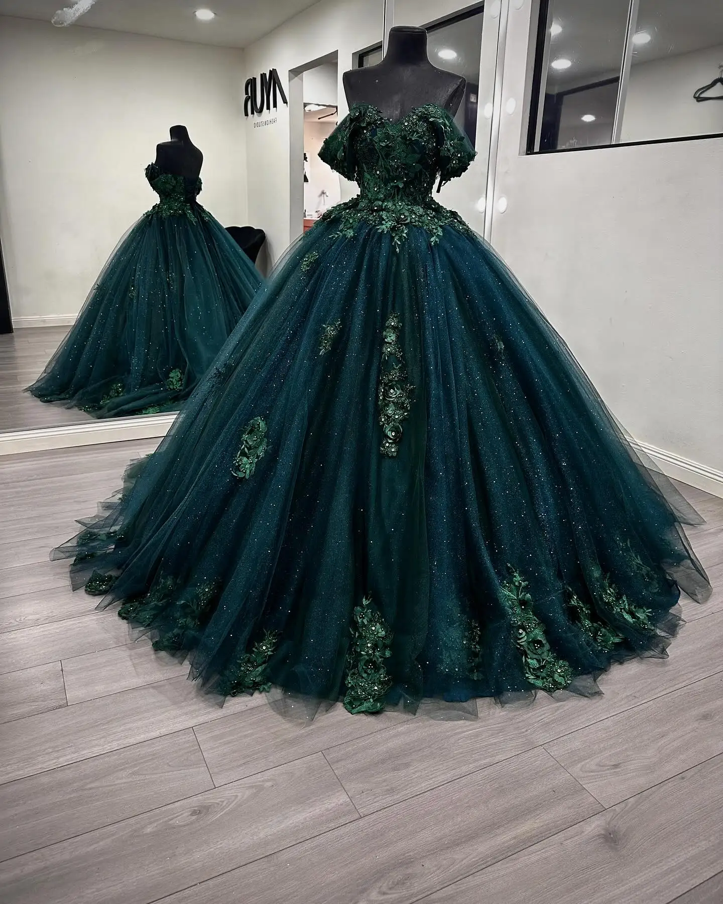 Dark Green Sparkly Sequined Quinceanera Dresses Long for Women 2025 Off the Shoulder Lace Appliques Flowers Prom Dresses