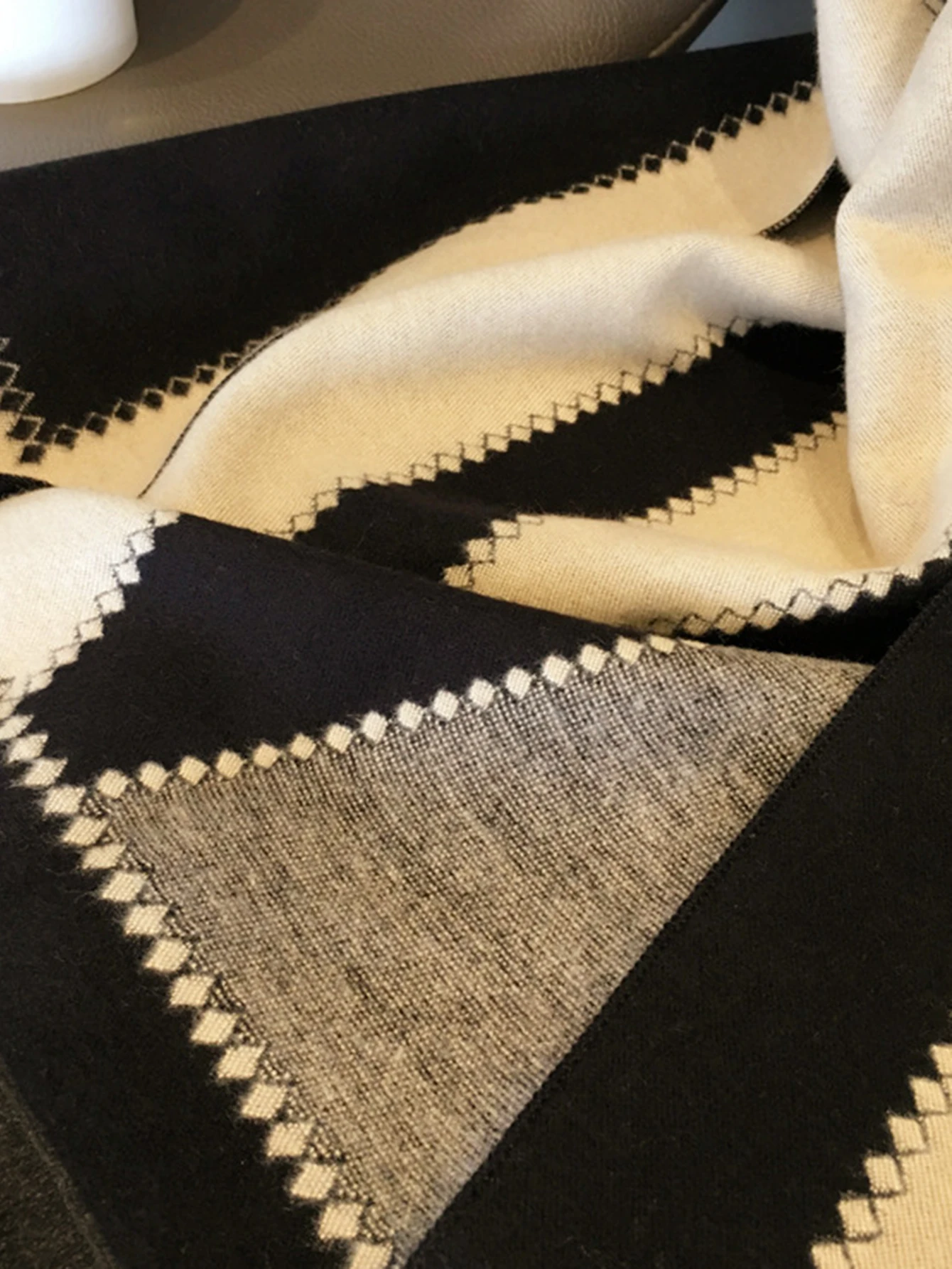 وشاح أسود ممتاز للنساء شتاء 2025 نمط كوري عصري متعدد الاستخدامات دافئ الرقبة أدفأ كبير الباشمينا ملابس خارجية راقية