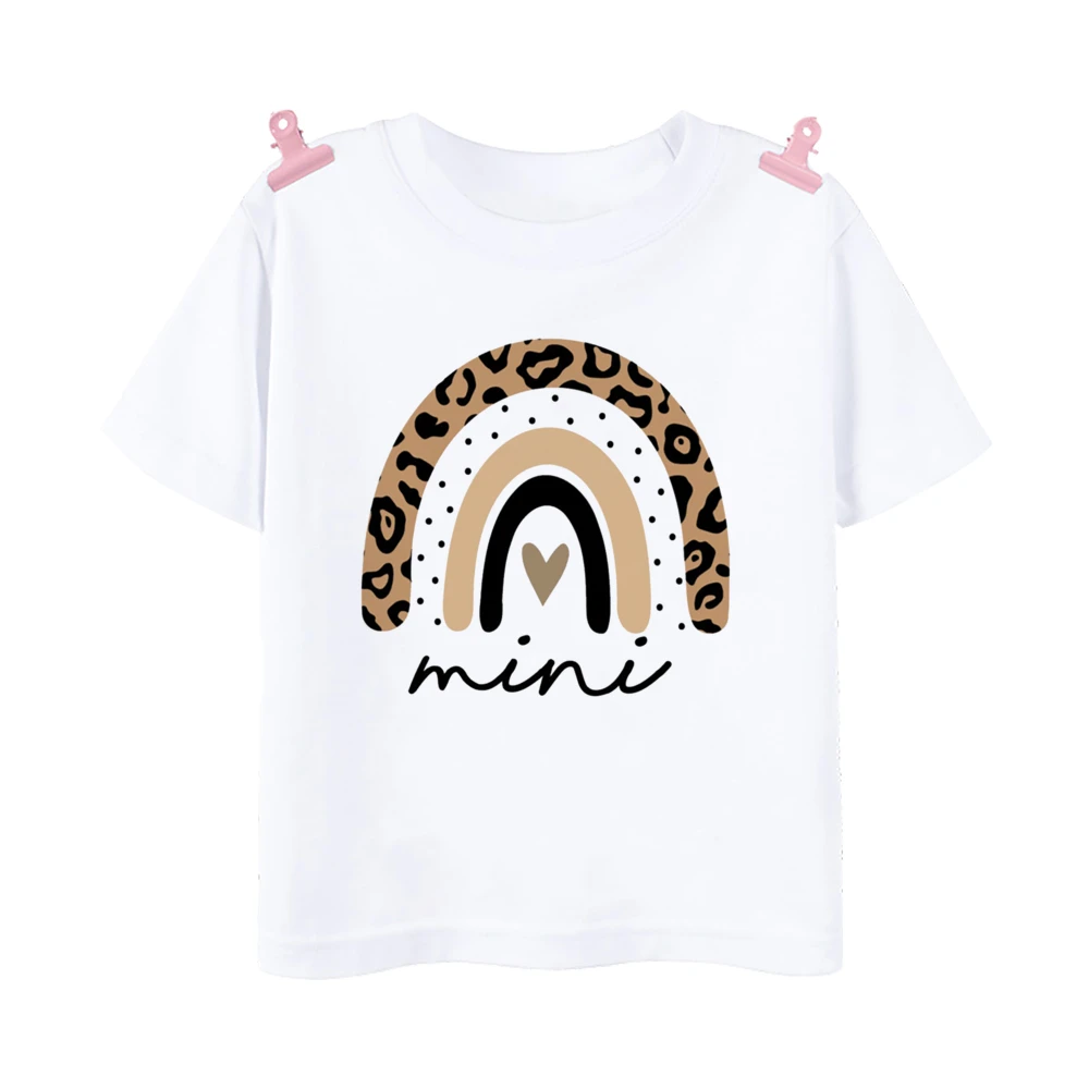 Mama Mimi-ropa a juego con estampado de corazón y leopardo para madre e hija, traje de manga corta, camisa, camisetas a la moda para mamá y niña