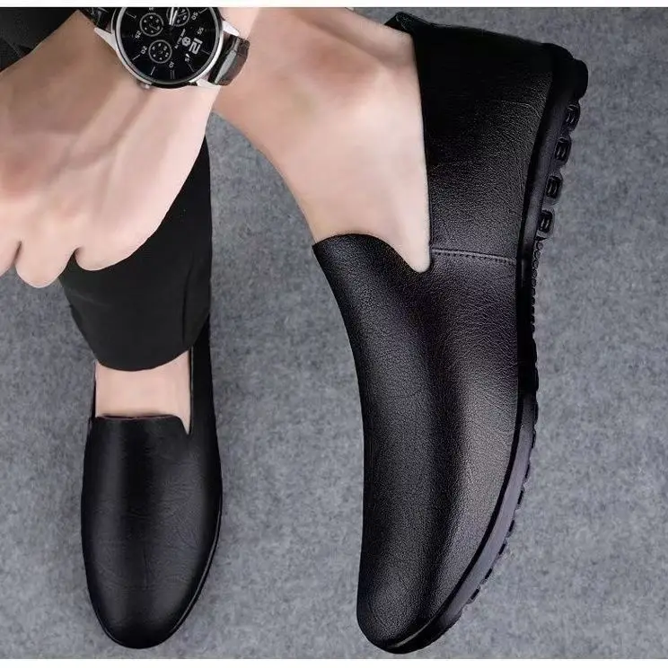 New Men's Summer Slip-On Breathable Soft Leather Lazy Bean Shoes Casual Slip-On Shoes Soft Bottom Dad Shoes Korean Style