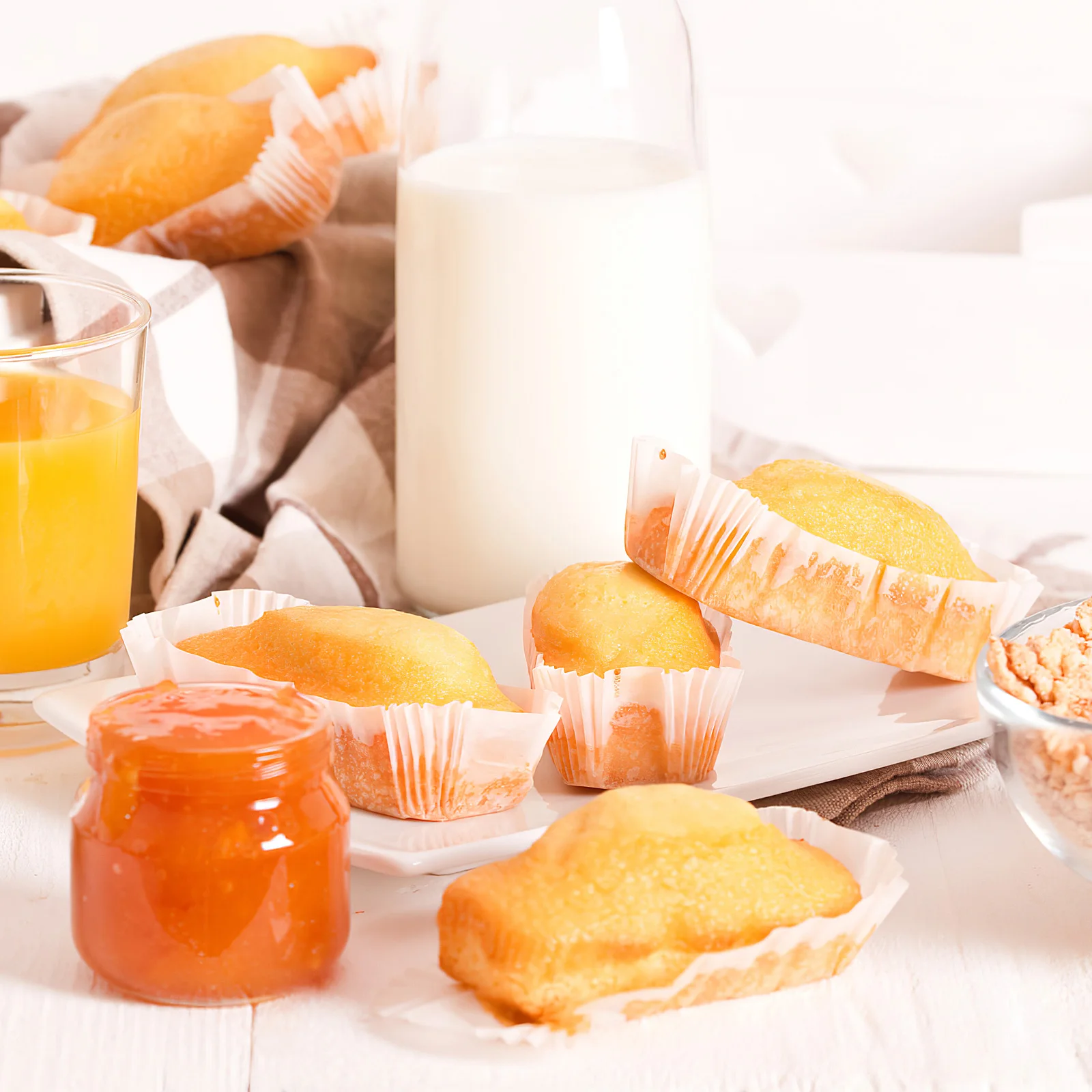 

1000pcs Paper Baking Cups Cake Molds Grease Proof Cupcake Liners Heat Resistant Waterproof Food Grade Suitable Weddings