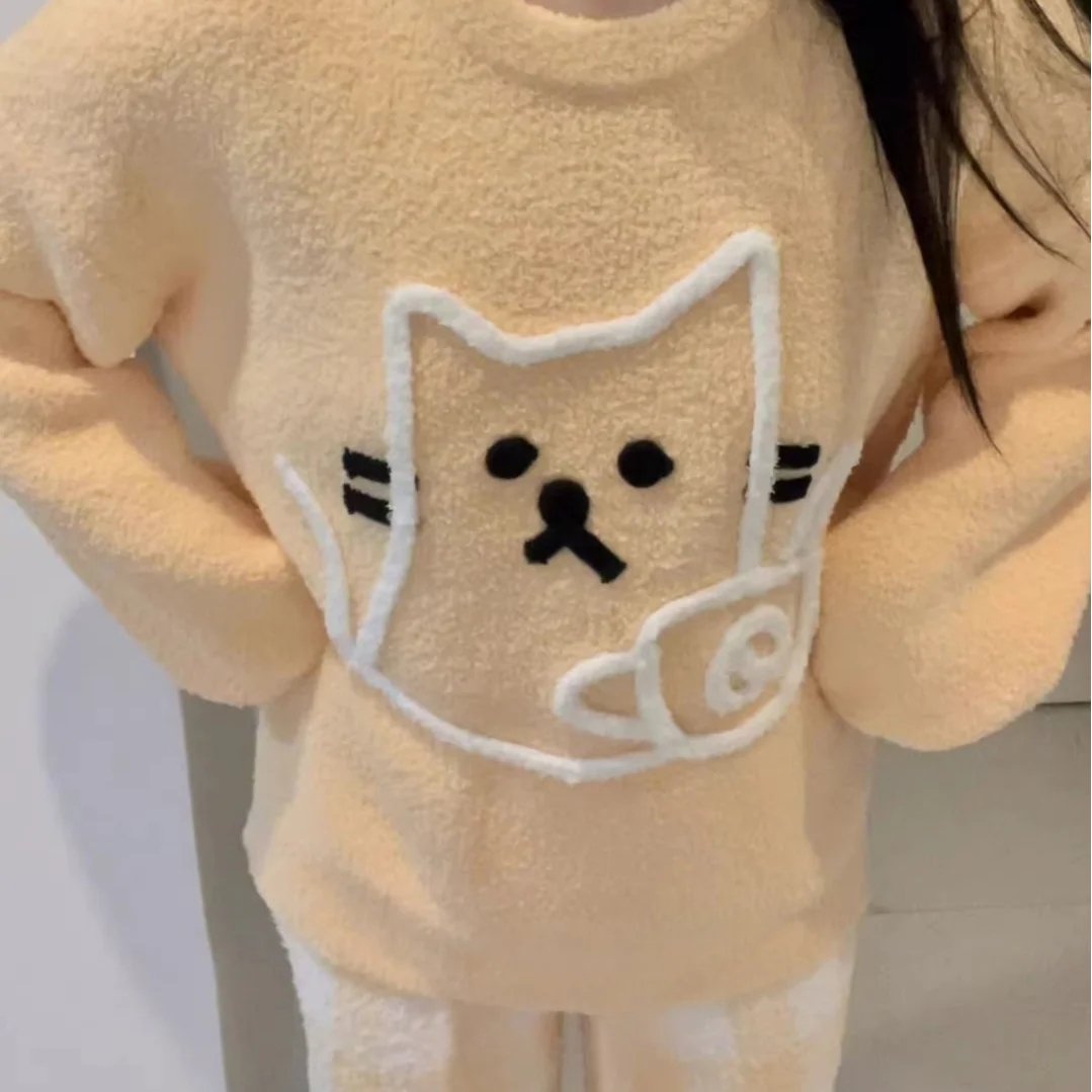 

Эстетичные пижамные комплекты для женщин: повседневные брюки для сна из смесового хлопка, простой практичный дизайн, V-образный вырез, короткий рукав, шорты-бермуды, офисный стиль