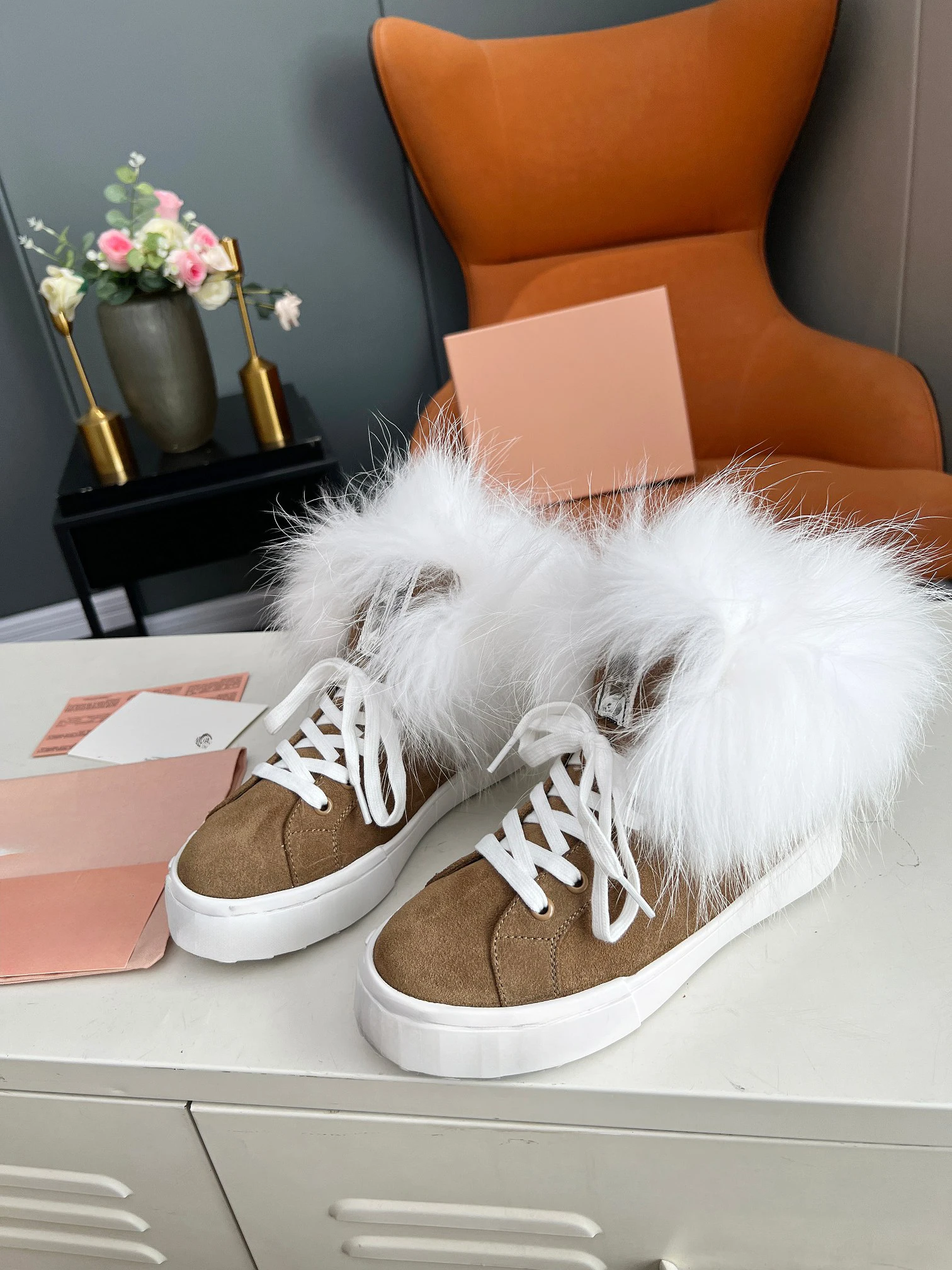 24 years fall and winter new fur casual boots, imported animal hair decoration, leather upper, fur warm and comfortable.