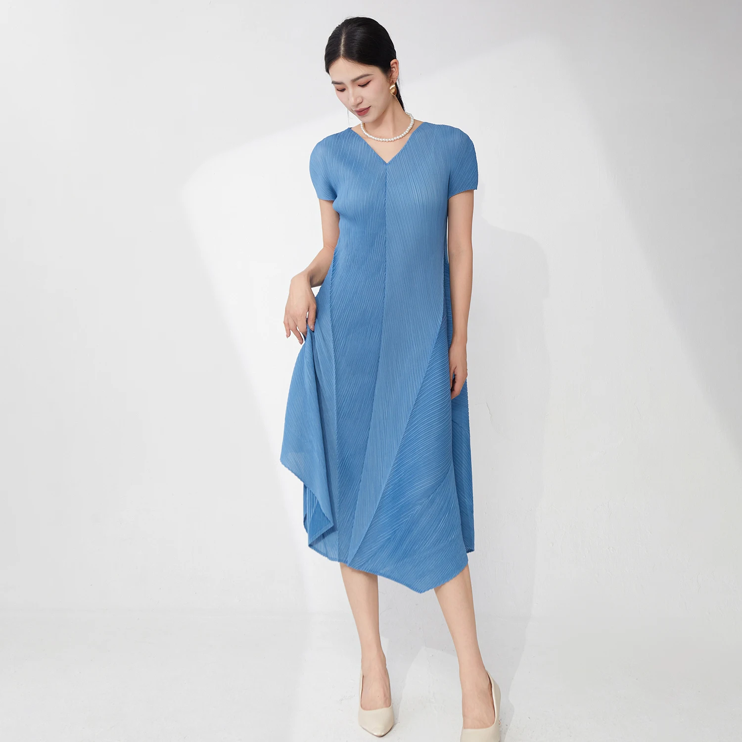 

Summer 2025 New Women's Fashion Dress Loose Irregular Miyake Pleated Dress V-neck Casual Dress