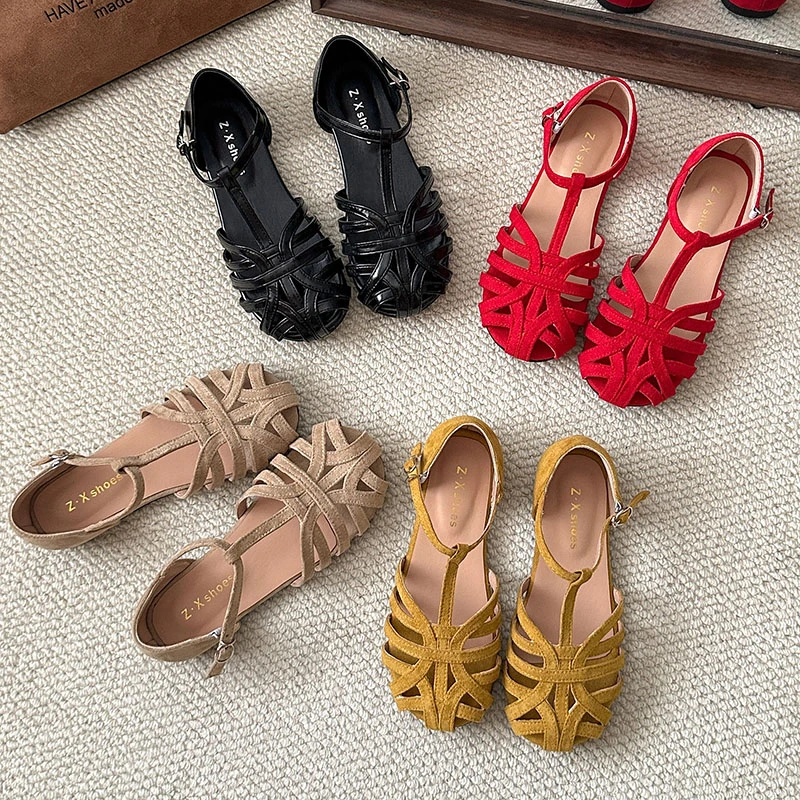 Hot summer new 2025 lightweight slippers cross outdoor beach sandals soft bottom non-slip lightweight shoes Very good