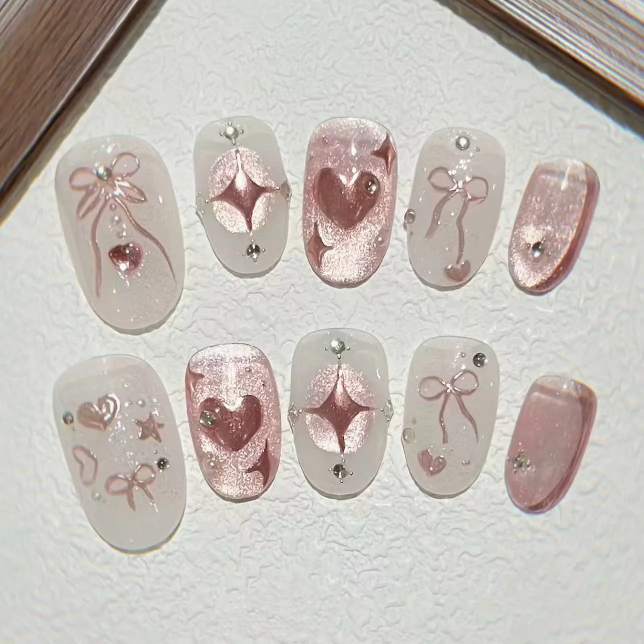 

24pcs Pink False Nails Press on Aurora Cat's Eye Nails Tips Rhinestone Bow Design Fake Nail Glitter Round Short Almond Manicure