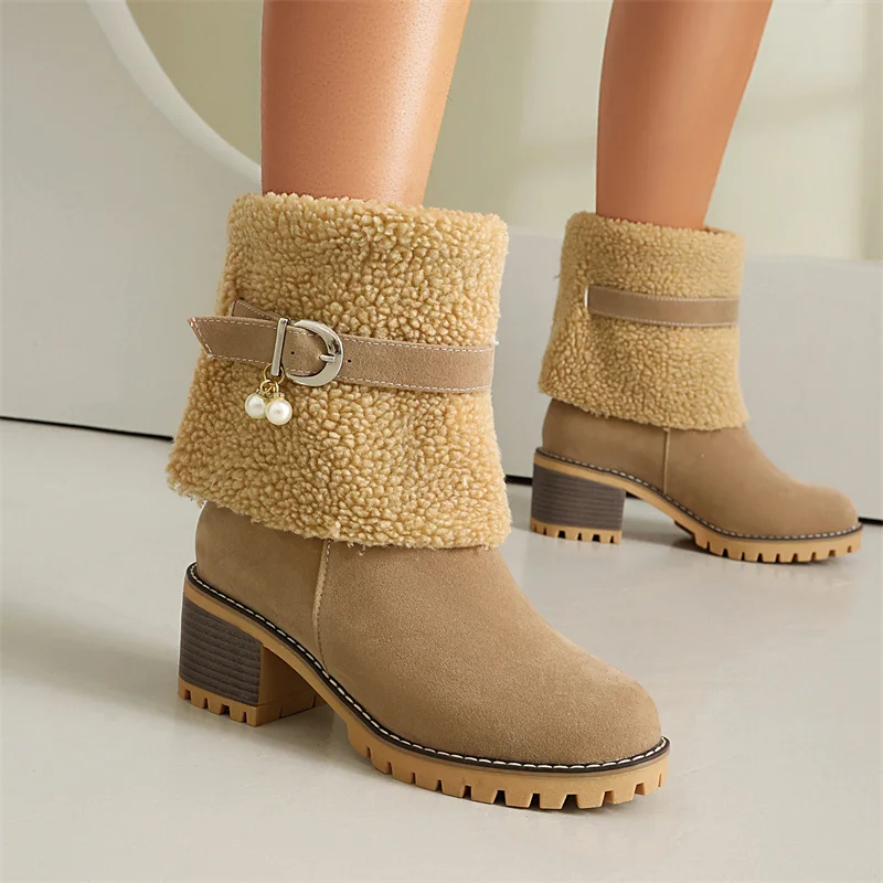 

YMECHIC Comfort 2025 Зимние женские теплые ботильоны из искусственной замши с круглым носком на высоком каблуке с жемчугом ягненка без шнуровки Botas Женская обувь