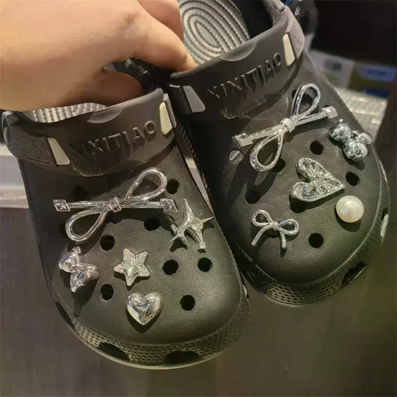 

Набор из 10 черно-белых украшений для обуви: бантики, звезды, жемчужины, серебряные съемные пряжки. Аксессуары для обуви DIY.