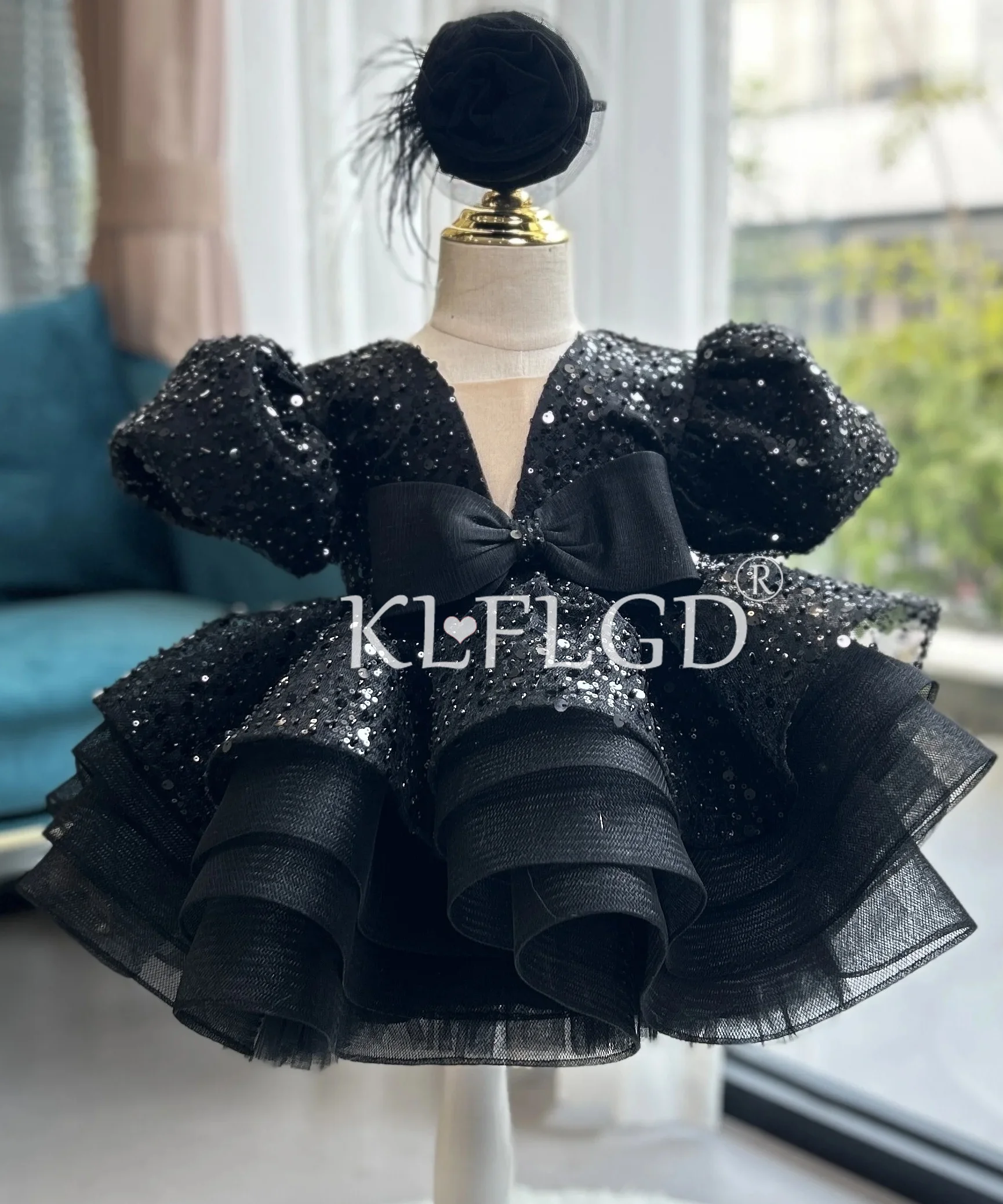 Gorgeous Carnival Girl Party Dress Sequenant V -neck Tail Tail Ducklings Carnival Performance Princess Clothing Baby Birthday Gi