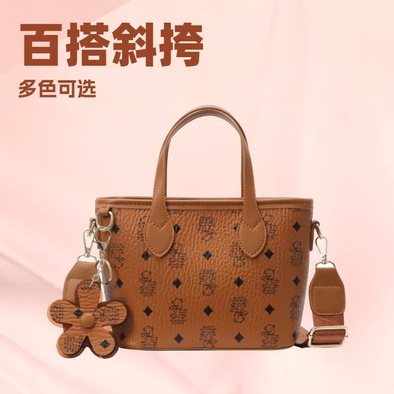 

2025 Launch: Fashionable Bear - print Bucket Bag. Contrasting Colors, Portable, Casual Shoulder, Versatile Messenger Style