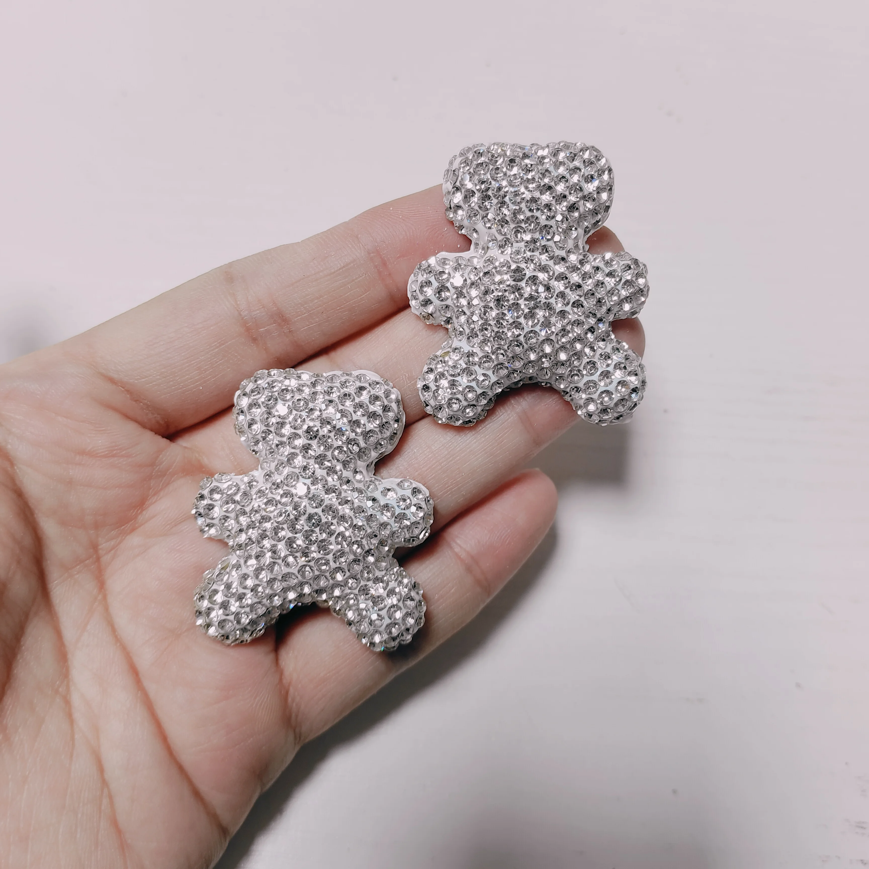 2 uds. De diamantes de imitación brillantes, lazo de oso, labios rojos huecos, decoraciones de resina 3d Diy, funda de teléfono basura, espejo, auriculares, accesorios de horquilla