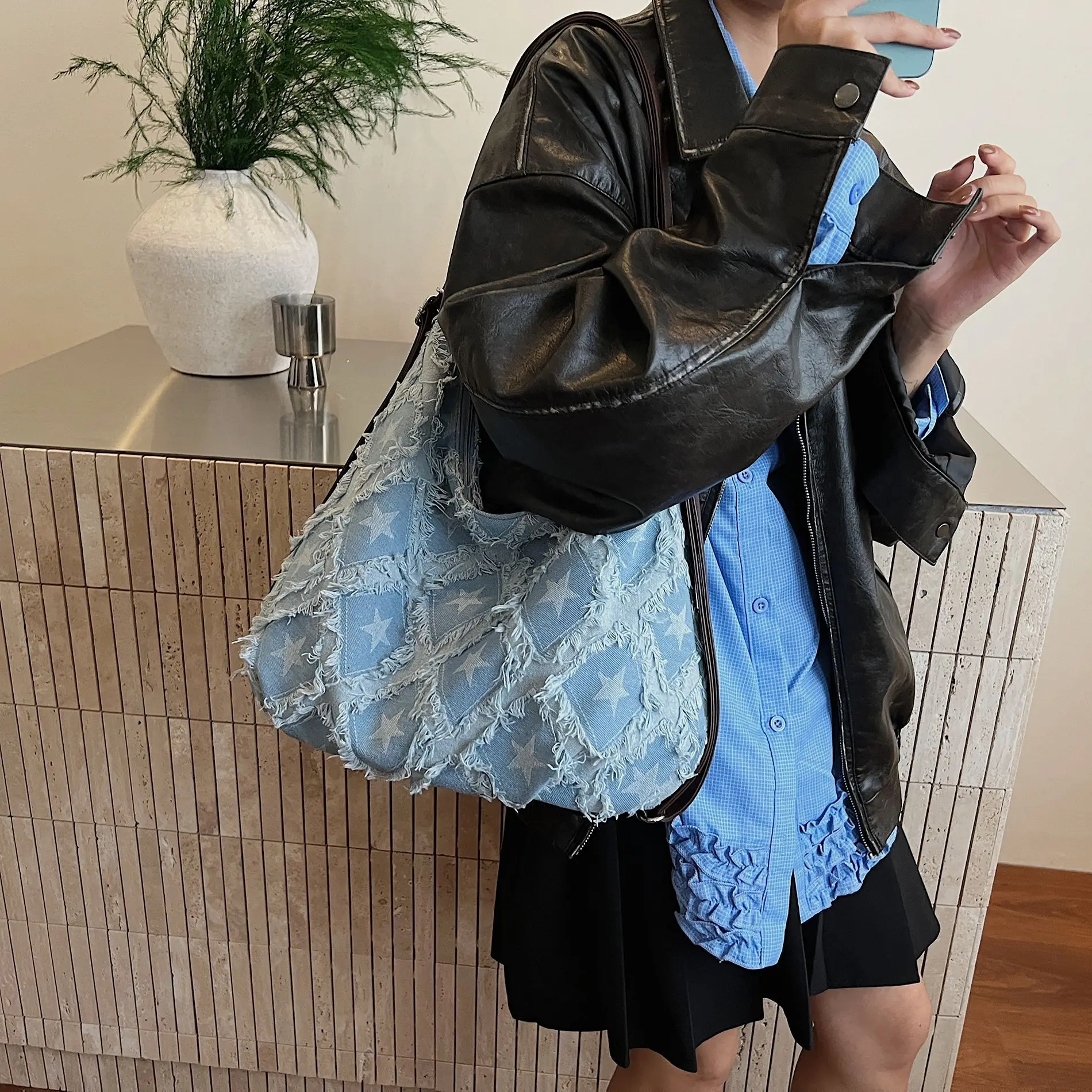 

2025 Новая джинсовая сумка-тоут для женщин, большая вместительная холщовая сумка на плечо, винтажная повседневная сумка-шоппер для ежедневного использования и путешествий ​