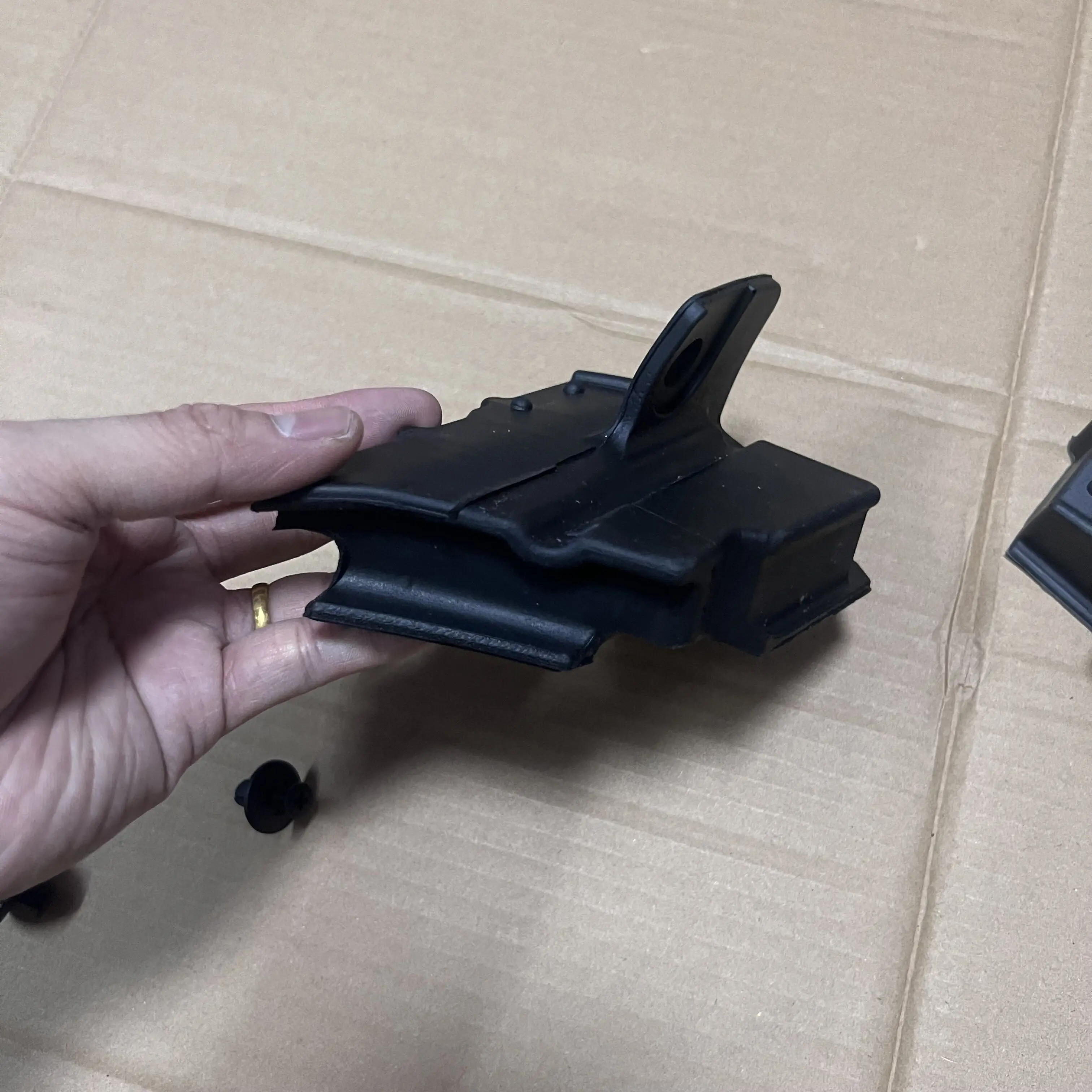 1pcs For Toyota 14-18 Corolla Front Bumper Lower Water Deflector Foam Hood Fender Buffer Sponge Rubber Pad