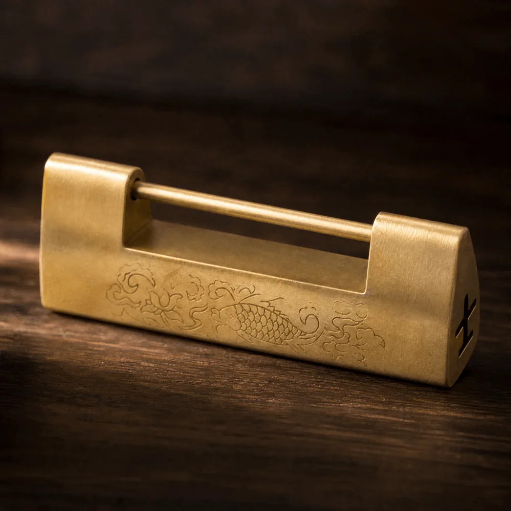 Exquisite Brass Antique Padlock Carved Spacing 5.9cm Horizontal Padlock With Key Small Brass Locks Jewelry Box
