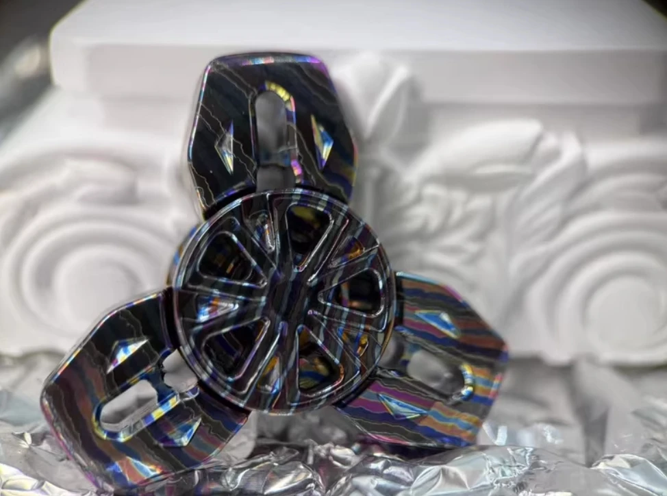 EDC TWはスピナー指先ジャイロスコープ減圧おもちゃを聞いた