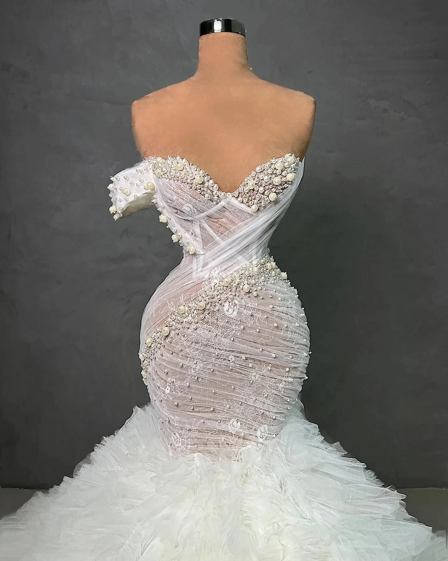 Fashionable Mermaid Sparkling Lace Pearl Wedding Dress Sweetheart Sexy One Shoulder Off Shoulder Bridal Dress Customized