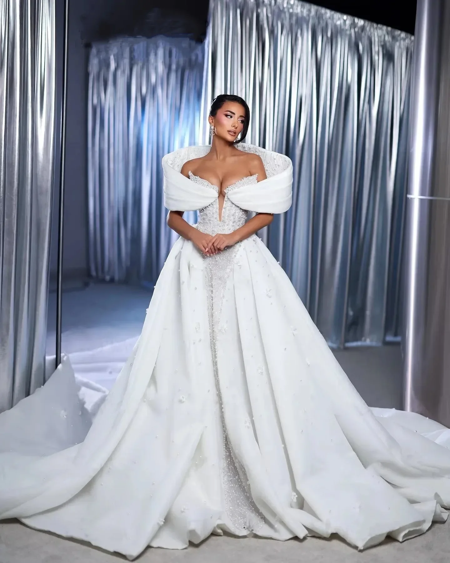 

Customized Off the Shoulder Sparkly Pearls Beads Wedding Dress With Detachable Train Vestidos Noivas Luxury Bridal Gowns