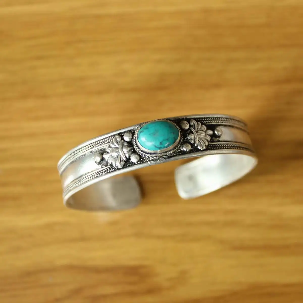 

BR494 Tibetan Silver Inlaid Turquoises Stone 13mm Wide Open Back Cuff Bracelet For Women