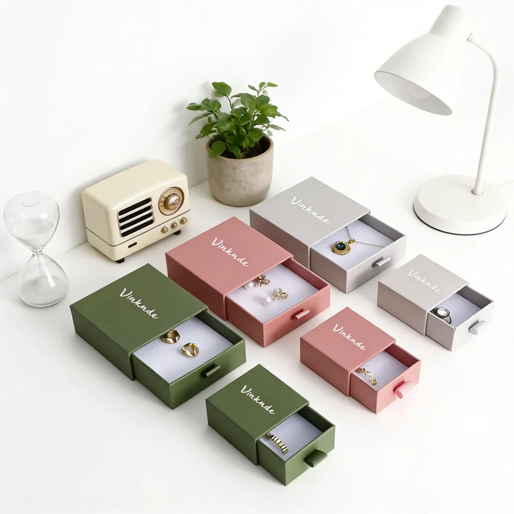 

Custom Logo 6x6x3.5cm Jewelry Drawer Box With White Sponge Pendant Necklace Packaging Boxes Ring Earrin g Wedding Gift Display