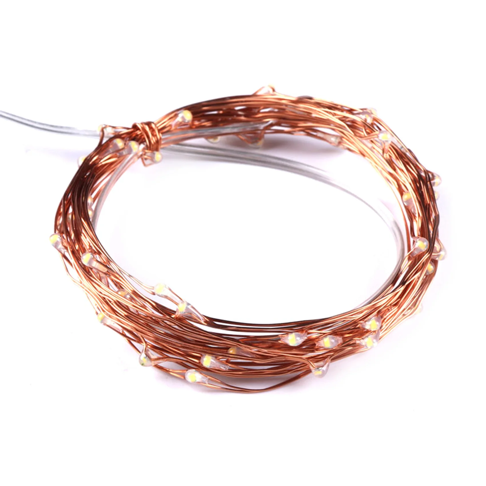 

4 шт., 10 м, 100 светодиодов (четыре цвета), светодиодная лента, 4,5 В, 3 батарейки типа АА, водонепроницаемый держатель для батареек с выключателем.