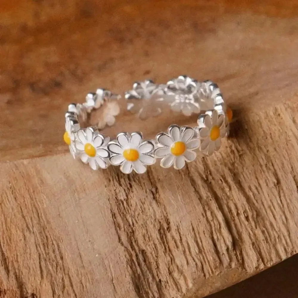 Charm Daisy Yellow Flower Rings for Women Cute Sweet White Enamel Sunflower Opening Stainless Steel Korean Jewelry Accessories