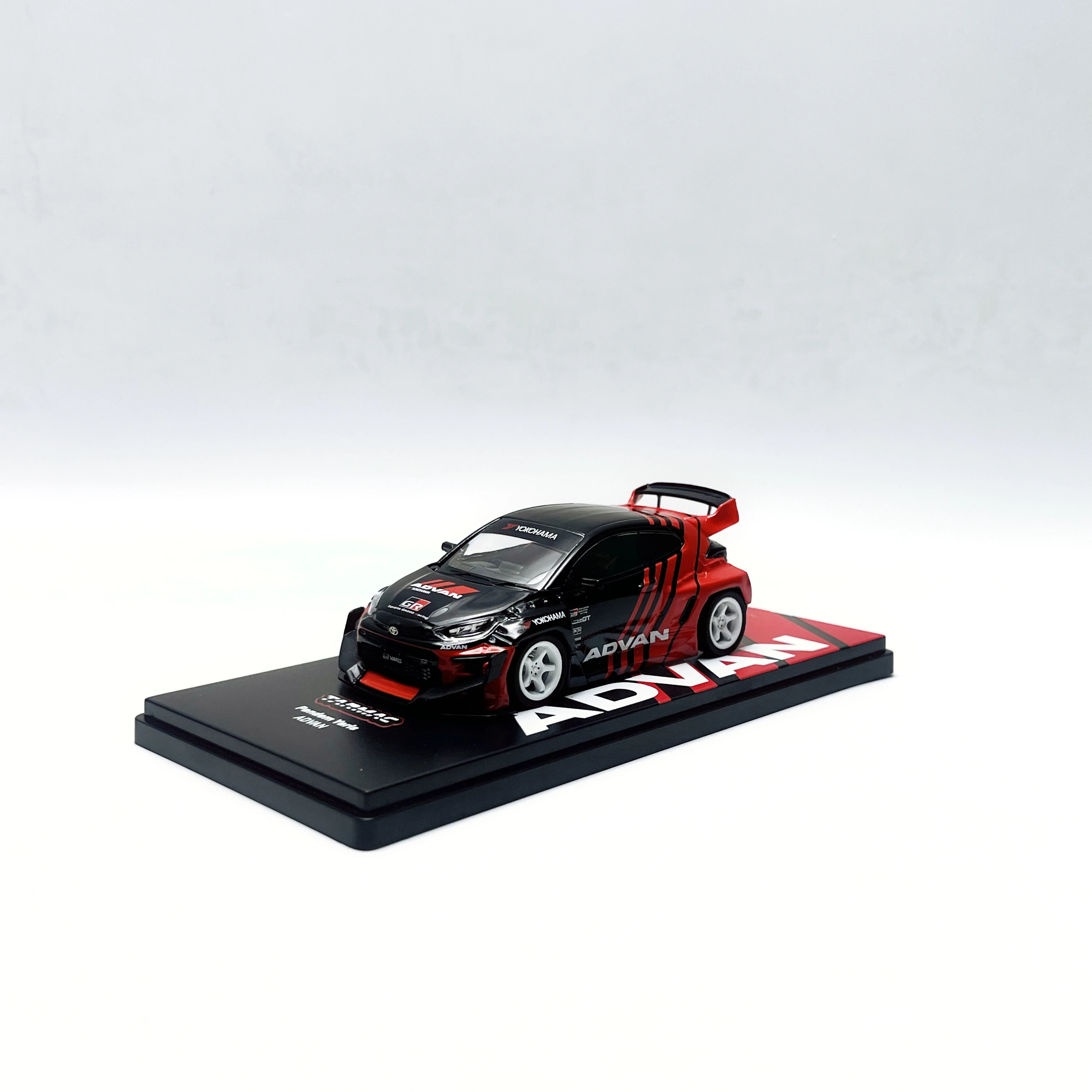 

Diecast Tarmac Works 1/43 Scale Toyota Yaris ADVAN Rocket Rabbit Alloy Car Model Collectible Toy Gift Souvenir Display Ornamen