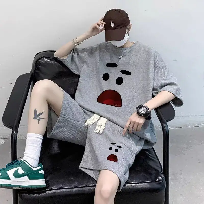 طقم شورت بأكمام قصيرة، مجموعة من ملابس رياضية للرجال، مع طقم مكون من قطعتين فضفاض من ماركة High Street العصرية الصيفية الرائعة