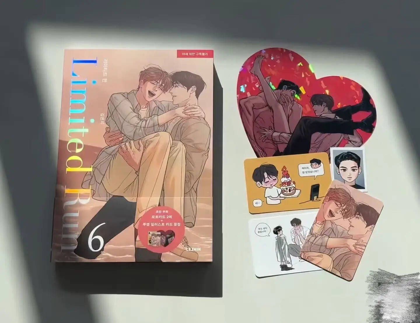

Pre-Order Official Lezhin Comics Korean BL Manhwa 리미티드 런/Limited Run Manhwa Vol.6（Korean Ver.）Yeon-oh