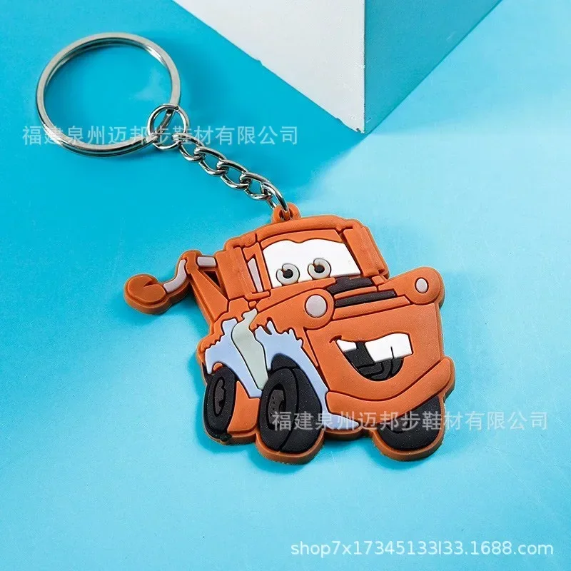 Disney Anime Pixar Car Lightning McQueen Mater Jackson llavero lindo dibujos animados mochila percha decoración juguete para niños regalo