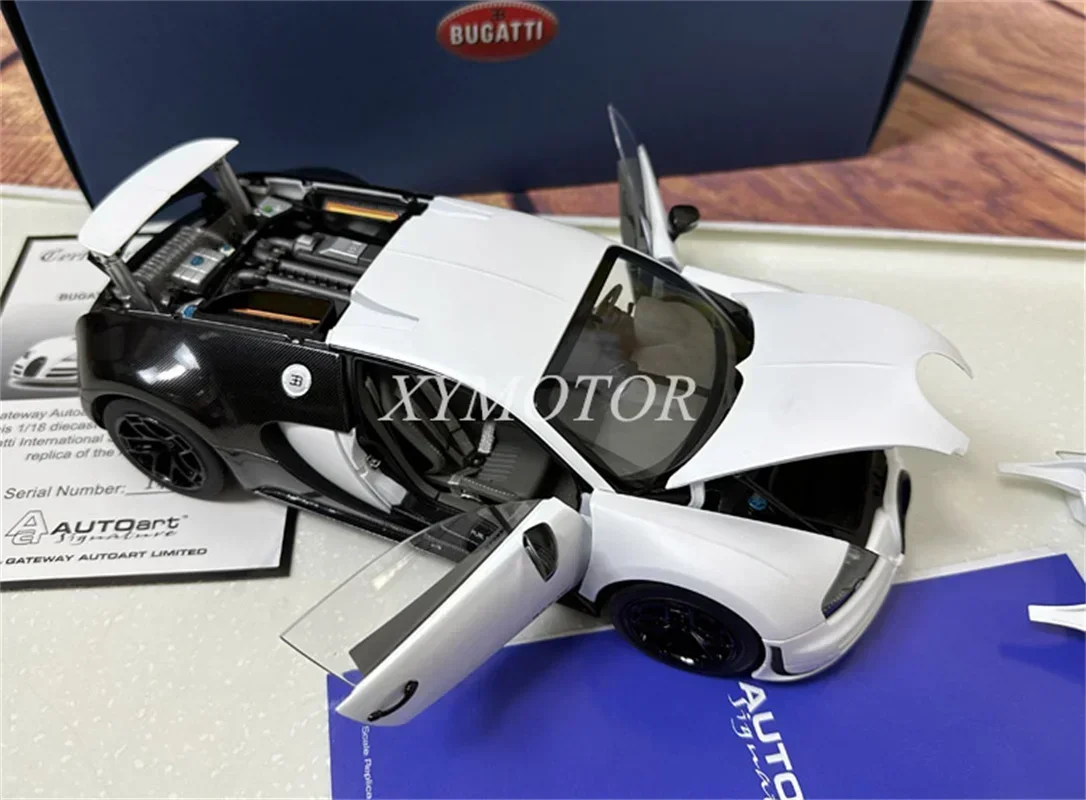 AUTOart 1/18 For Bugatti VEYRON SUPER SPORT panda White black Diecast Model Car Toys Gifts Hobby Display Collection Ornaments