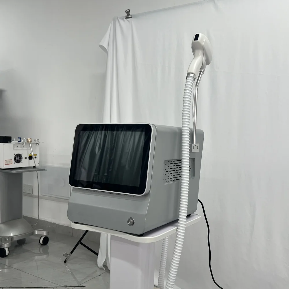 

Мощное профессиональное трехволновое устройство для лазерной эпиляции White Ice Titanium для салонов красоты