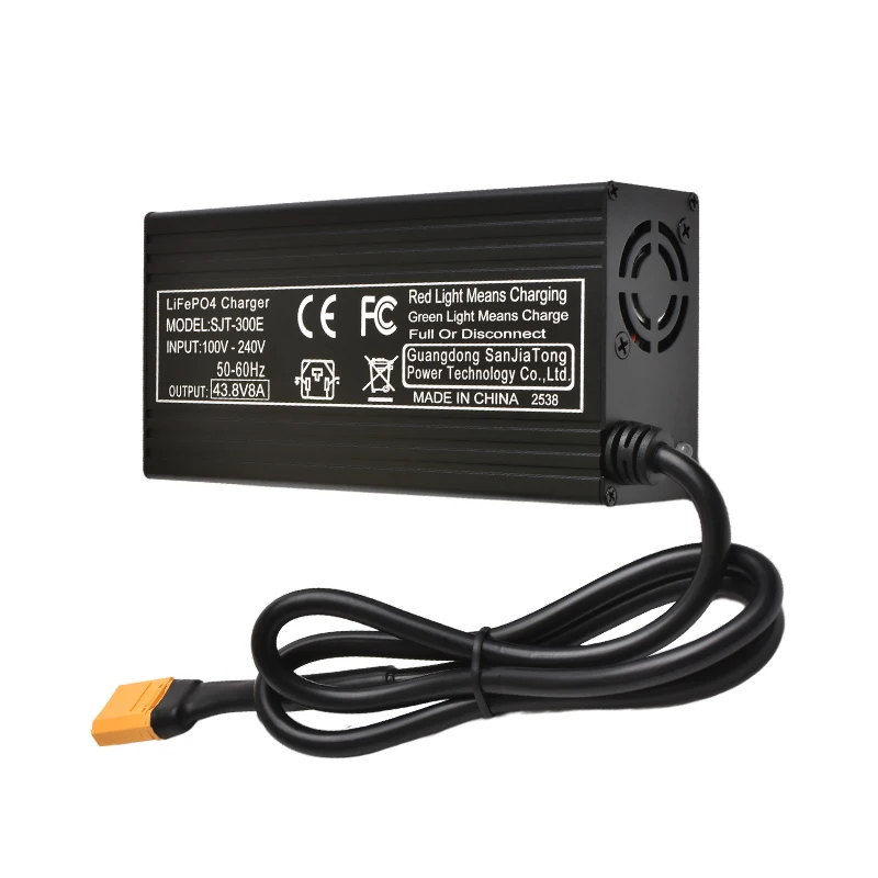 Ładowarka do akumulatorów LiFePO4 12S 43,8V 5A 8A, przeznaczona do pakietów akumulatorów LiFePO4 12S 36V 38,4V, wyposażona w cichy wentylator chłodzący. — zdjęcie produktu 3