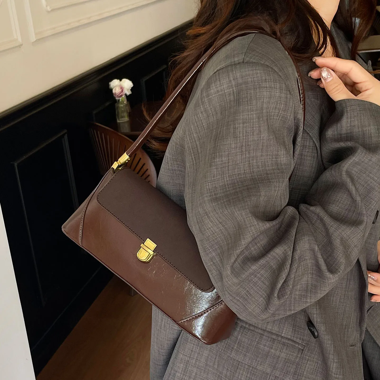 الفرنسية الرجعية حقيبة تحت الإبط للنساء الخريف/الشتاء موضة حقائب الحفلات متعددة الاستخدامات الصلبة بسيطة بولي PU حقائب كتف واحدة الاتجاه