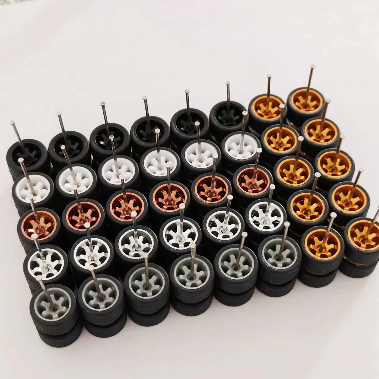 Ensemble De 20 Jantes Et Pneus Pour Voitures Échelle 1/64 - Personnalisation Modèles Réduits - Sélection Aléatoire