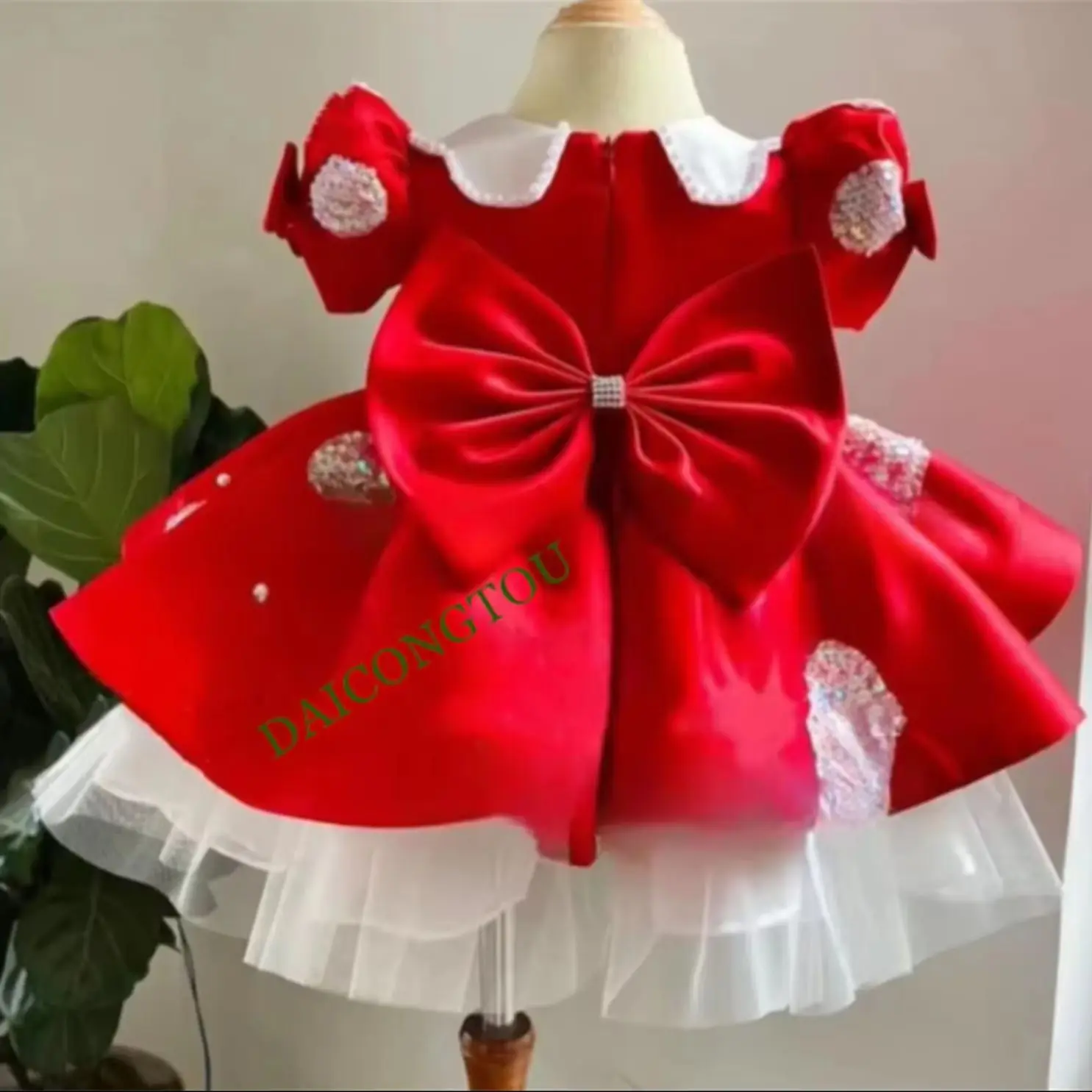 

CustomizedCute Red Satin Tiered Tulle Baby Girl Dress for Birthday Short Puff Sleeve Pearls Decoration First Communion Dress 12M