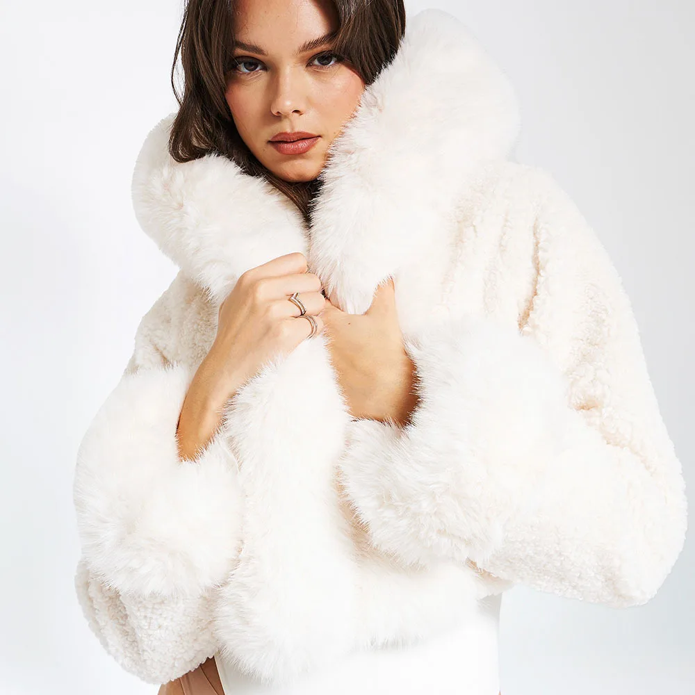 Fluffy Top Coats 2025 Womens Short Hooded Faux Fur Coat Korean Style with Fur Wool Blend Winter Outwear High-waisted Faux Fur