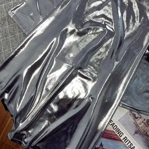 Imagen 2 del producto Camiseta de manga corta para mujer, ropa informal de gran tamaño, con cuello redondo, color blanco y dorado brillante, para verano