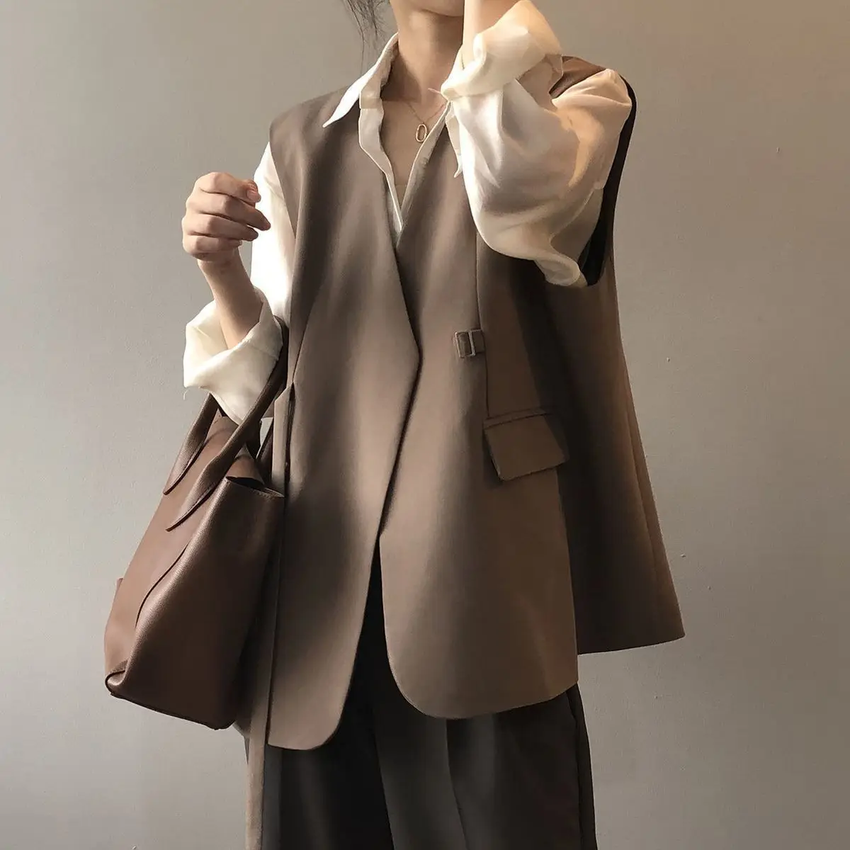 

Женский жилет с V-образным вырезом, однотонный Свободный жилет с карманами, без рукавов, W652, весна-осень 2024