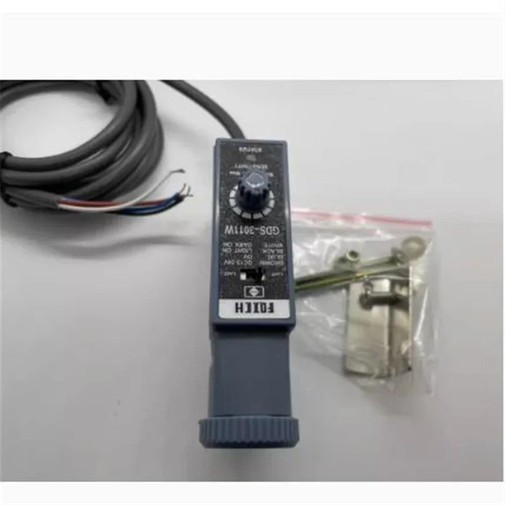 

Датчик цвета GDS-3011W белого цвета, 2026 год выпуска