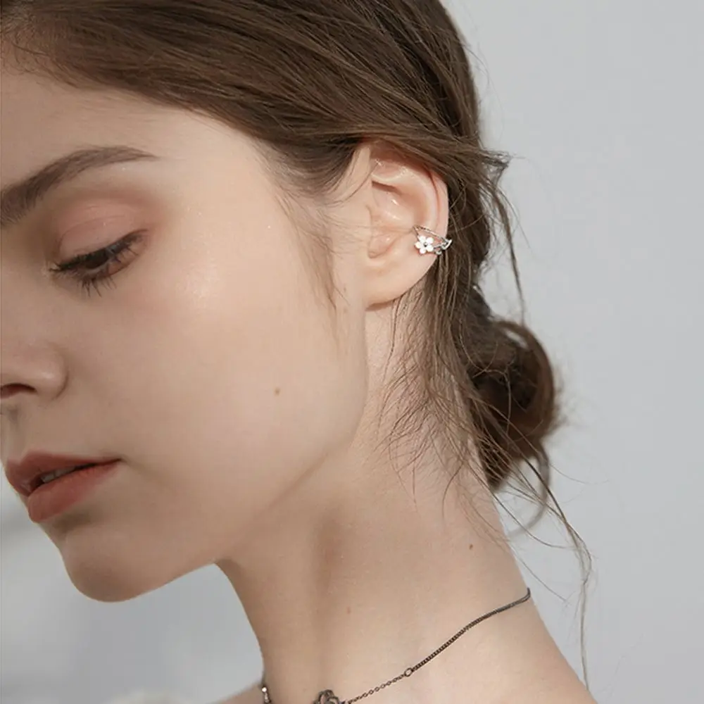 1 Pair Snow Sakura No Piercing Ear Cuff Cartilage Clip Earrings Korean Earrings for Women Flower Ear Clips Jewelry Gifts view 4