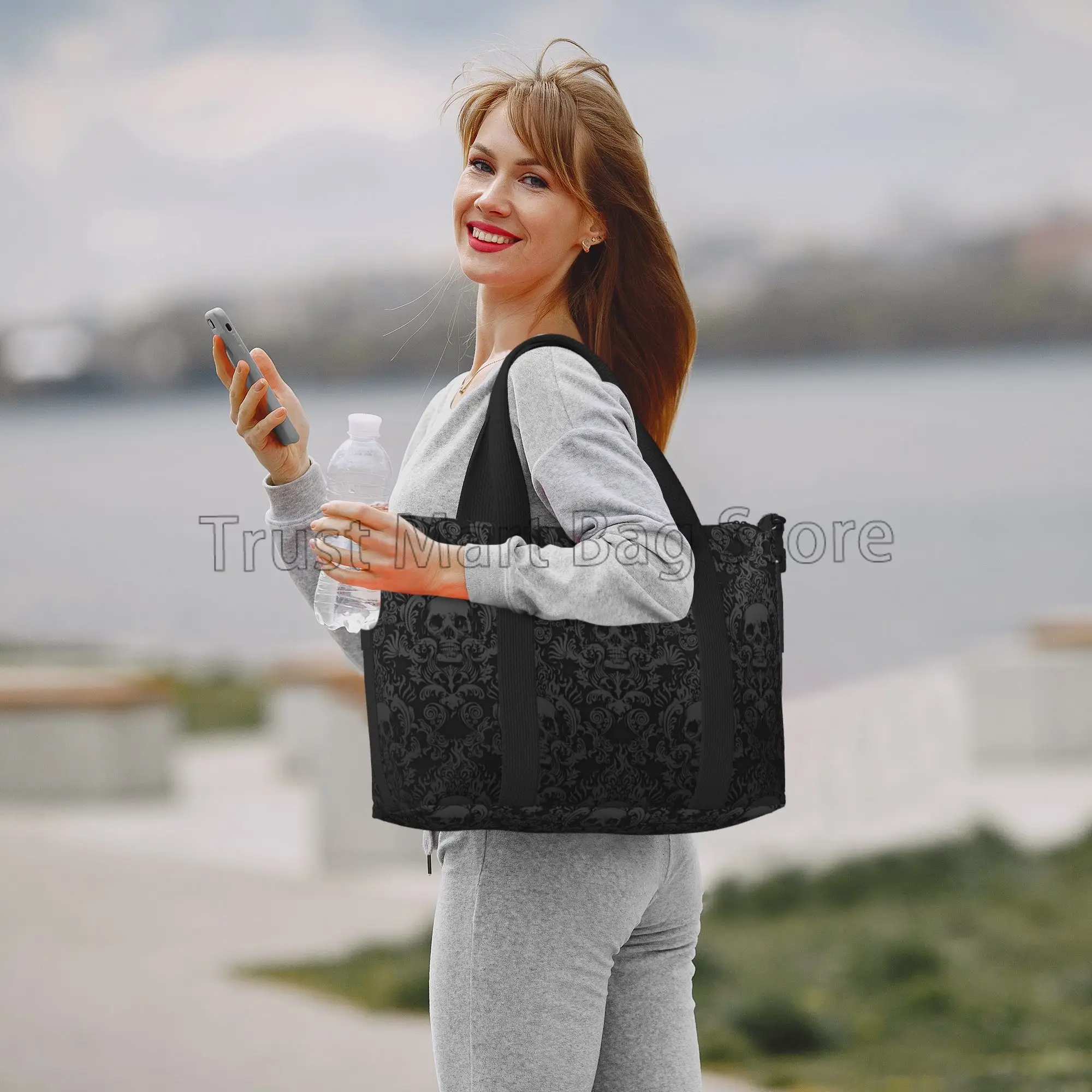 Tas Travel Tangan Gambar Damask Tengkorak Hitam Gotik Tas Akhir Pekan Serbaguna Tas Koper Yoga Olahraga Tahan Air Kasual Uniseks